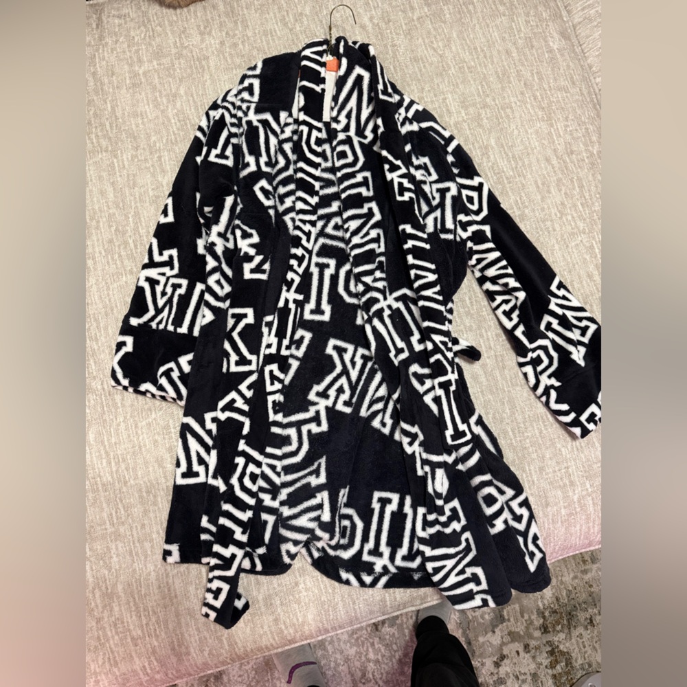 PINK Victoria's Secret Black and White Cozy Robe
